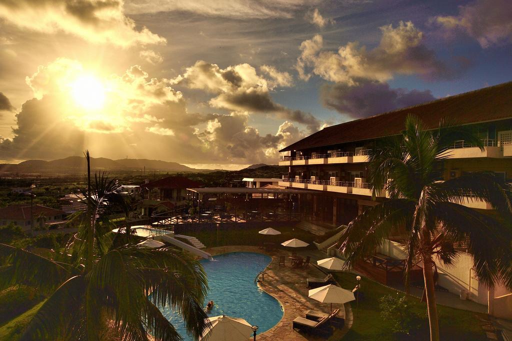 Exes Ishigaki Hotel Ishigaki  Bagian luar foto
