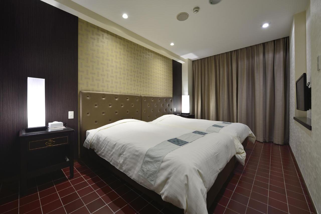 Exes Ishigaki Hotel Ishigaki  Bagian luar foto