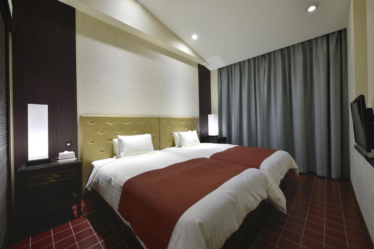 Exes Ishigaki Hotel Ishigaki  Bagian luar foto